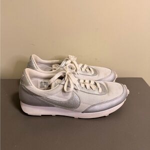 Women’s Nike Daybreak Metallic Silver Sneakers Shoes